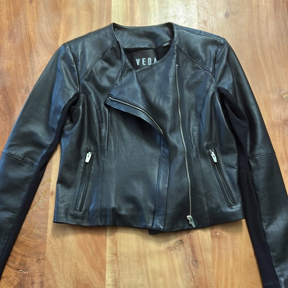 Veda Classic Black Leather Jacket - Picture 3 of 14